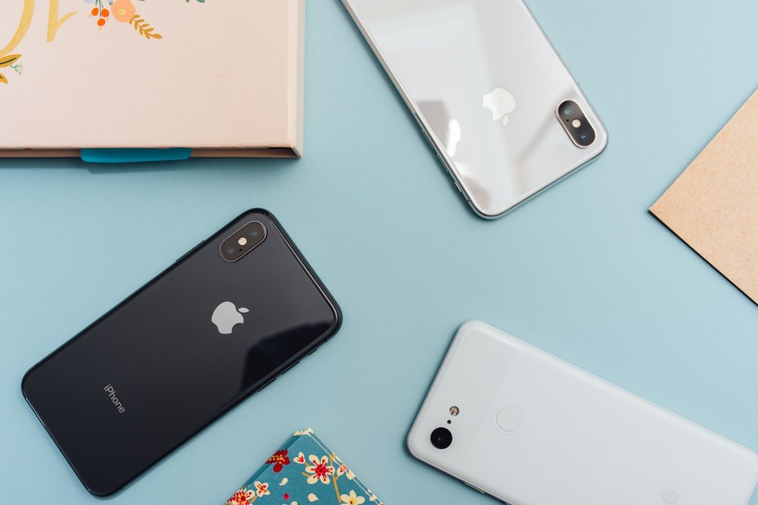 悦盈体育 APP 赛程与阵容界面示意